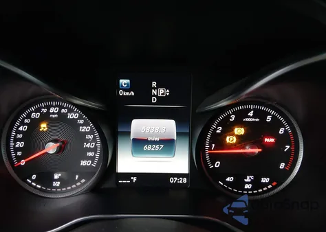 2015 Mercedes-Benz C 300 Sport z USA, uszkodzony, nr VIN 55SWF4JB1FU056988